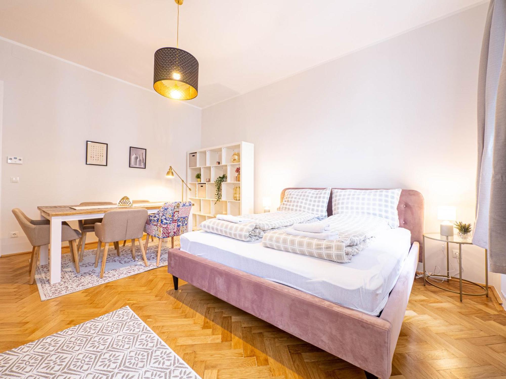 Shopping & Gourmet In Mariahilf Apartment